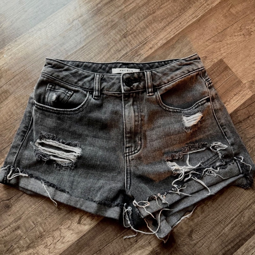 PacSun Mom Short Womens 25 Gray Distressed Denim High Waisted Raw Hem